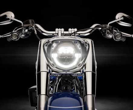 2025 Harley-Davidson Fat Boy cool LED DRL no farol