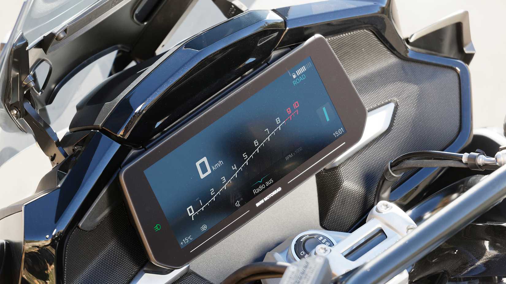 BMW K 1600 B shot of instrument cluster