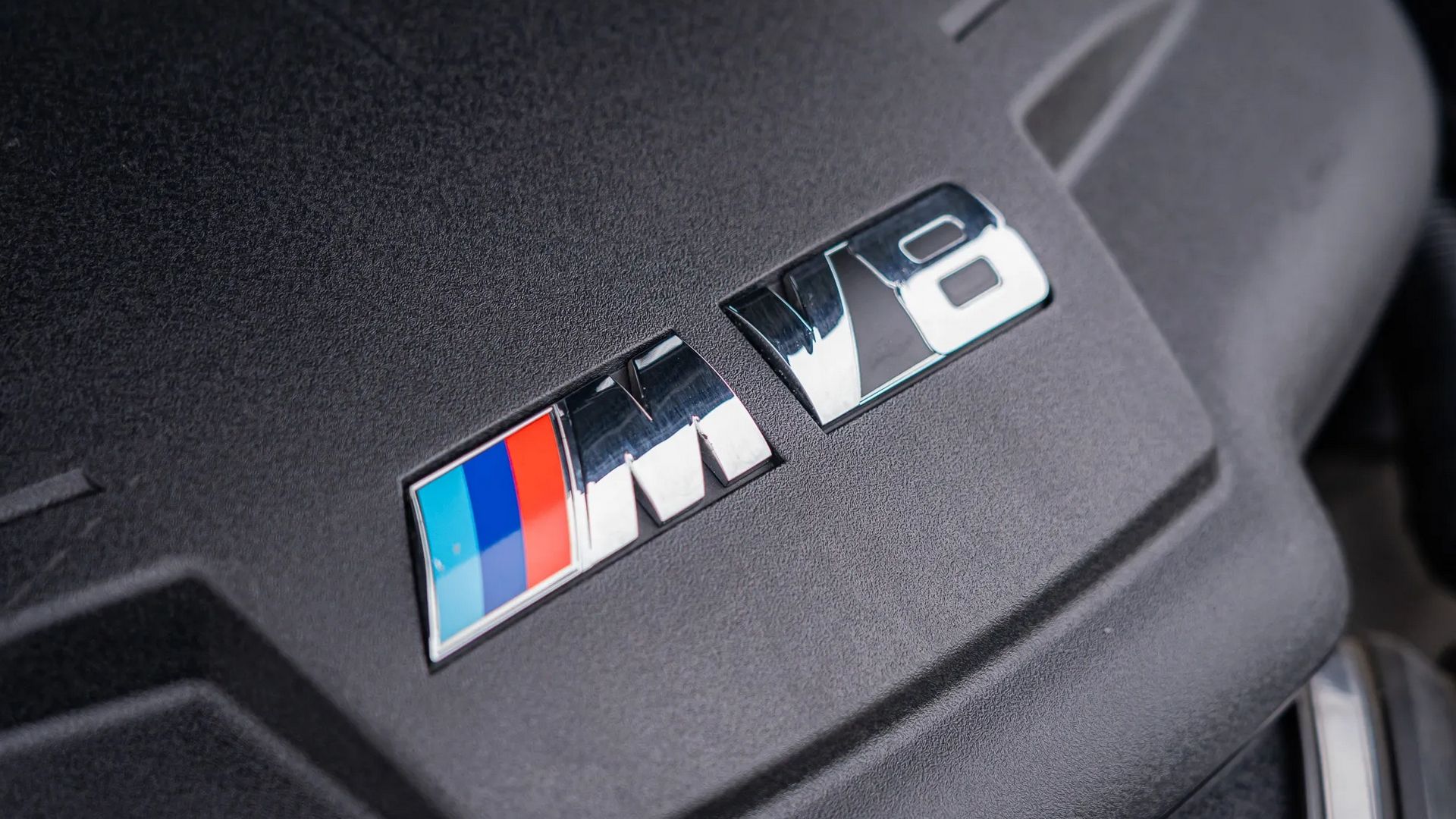 Motor BMW S65 V-8 