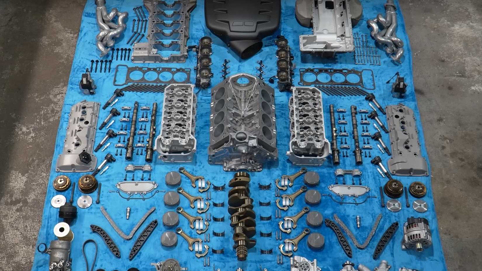 BMW S65 V-8 Engine (4)