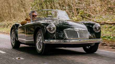 Frontline Cars MG MGA Factory Edition Ângulo frontal