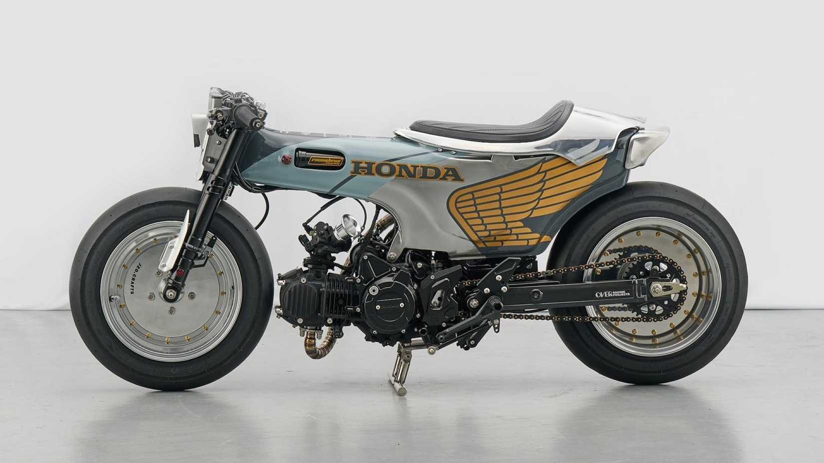 Rastreador plano minimoto Honda personalizado com vista de perfil lateral com suspensão a ar