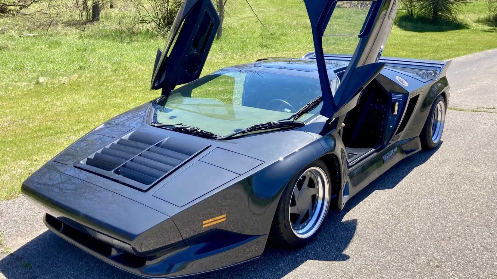 1990 Vector W8 Doors open 