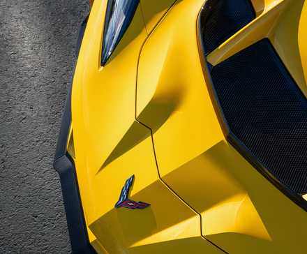 Frente do Chevrolet Corvette ZR1 2025 em amarelo