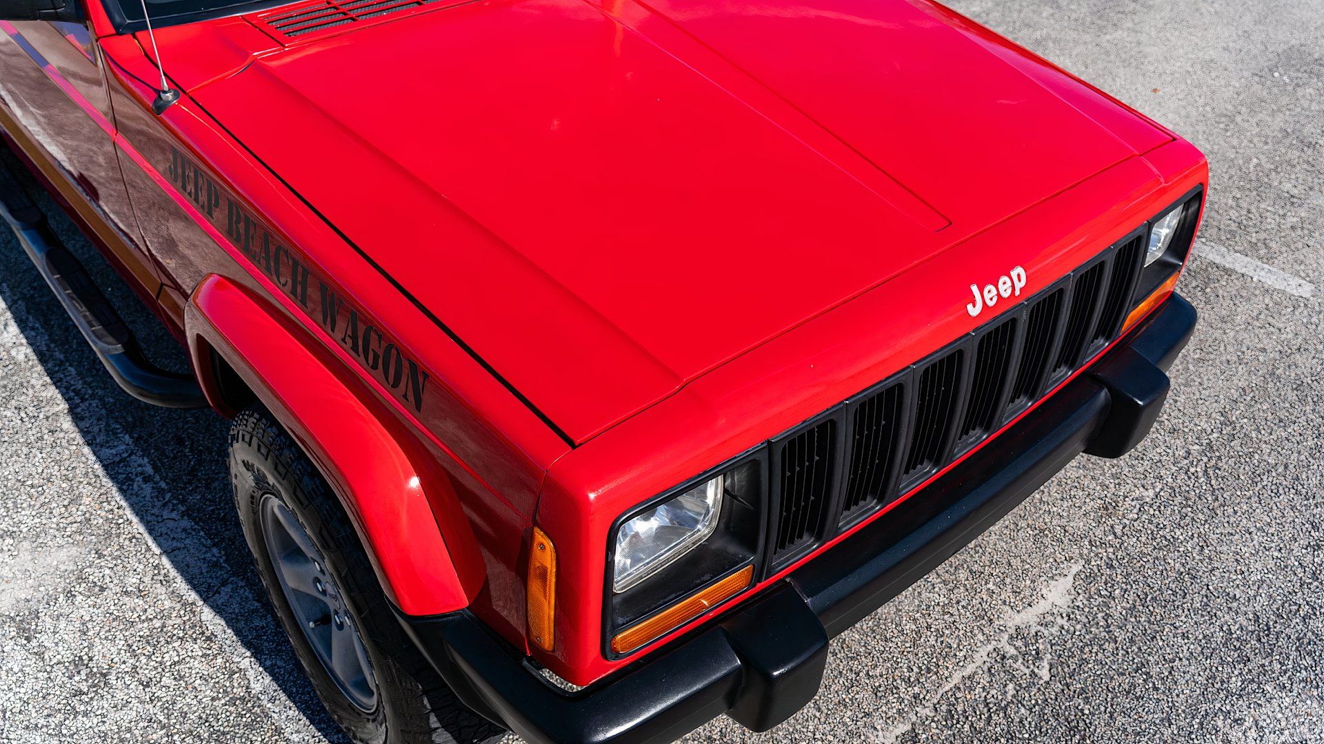 1998 Jeep Cherokee XJ front end showing hood and grille