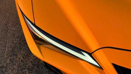 Farol Lexus IS 500 F Sport Performance 2025
