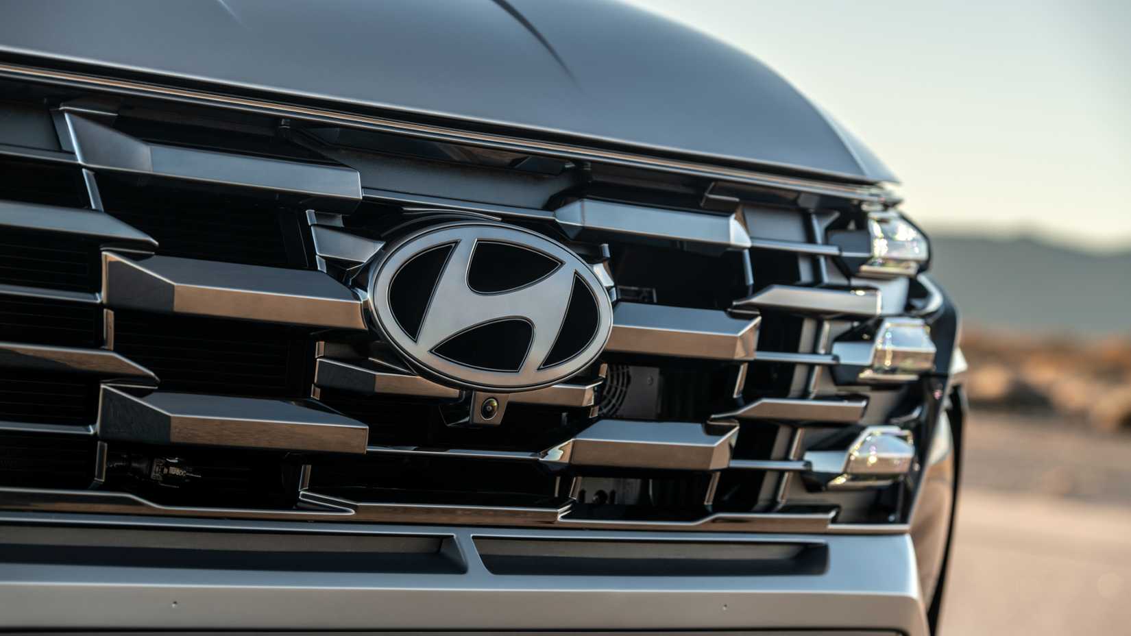 2025 Hyundai Tucson Plug-In Hybrid Exterior Front Grille Closeup