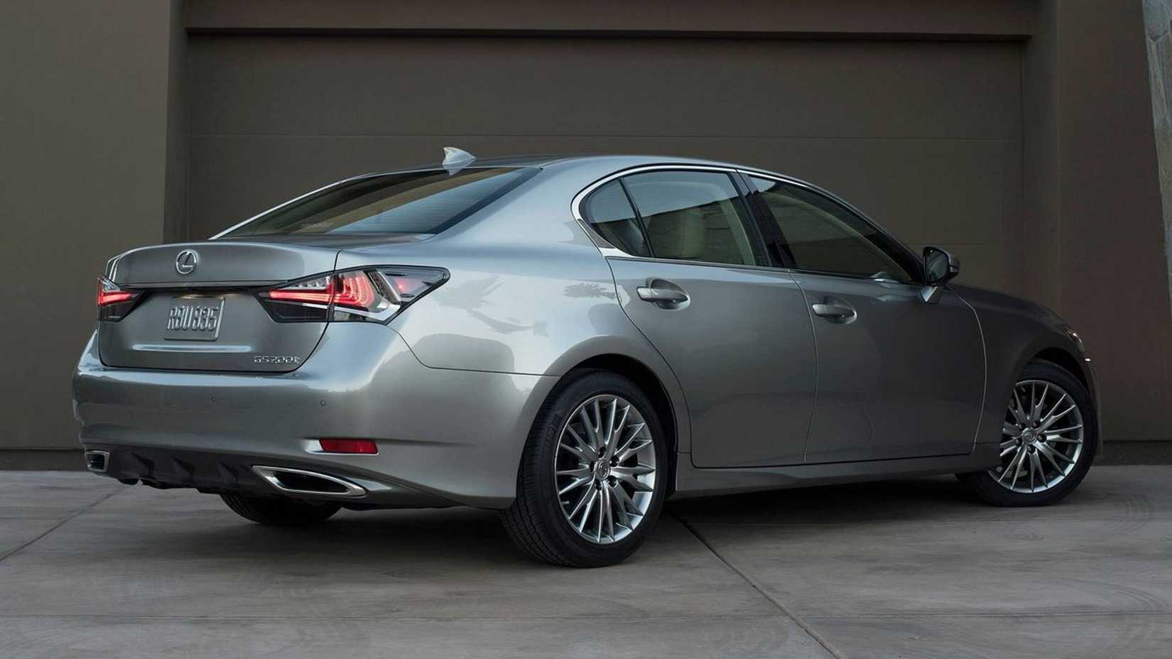 Rear 3/4 view of the 2016 Lexus GS