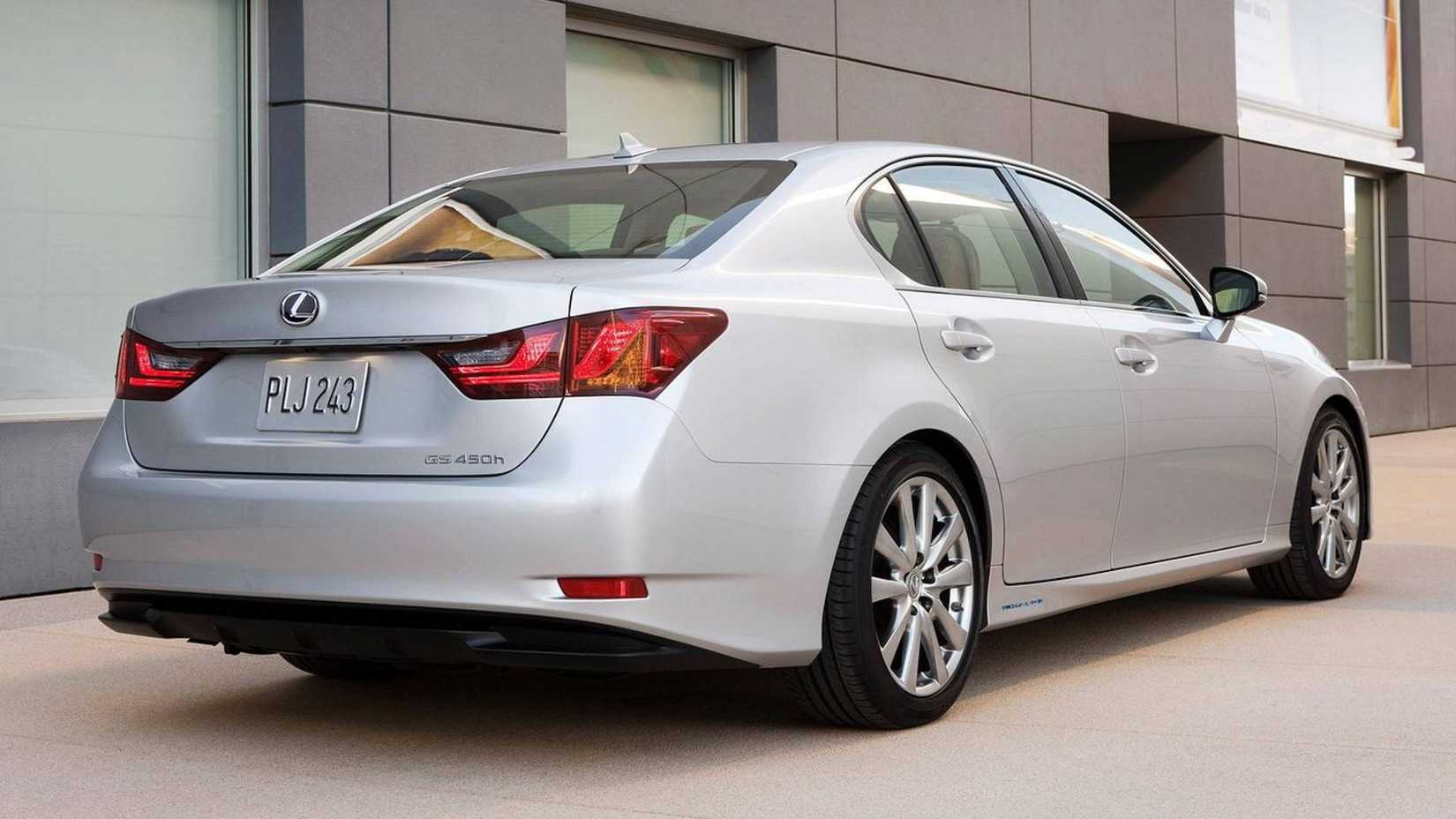 Rear 3/4 view of the 2013 Lexus GS 450h