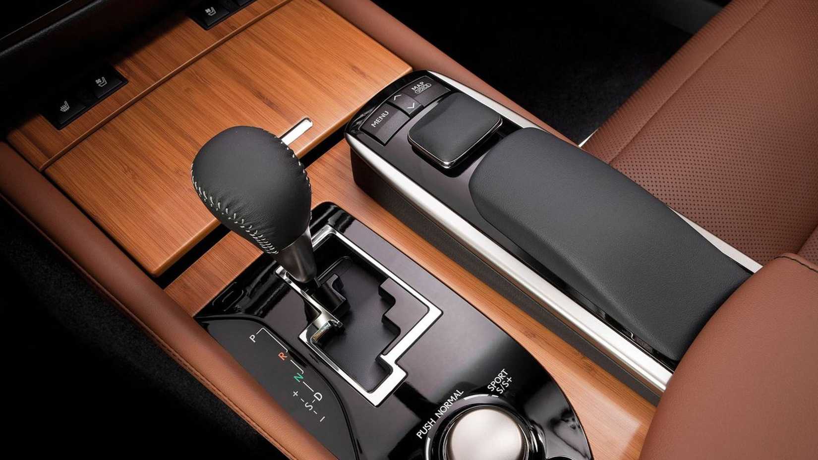 Interior of a 2013 Lexus GS 450h