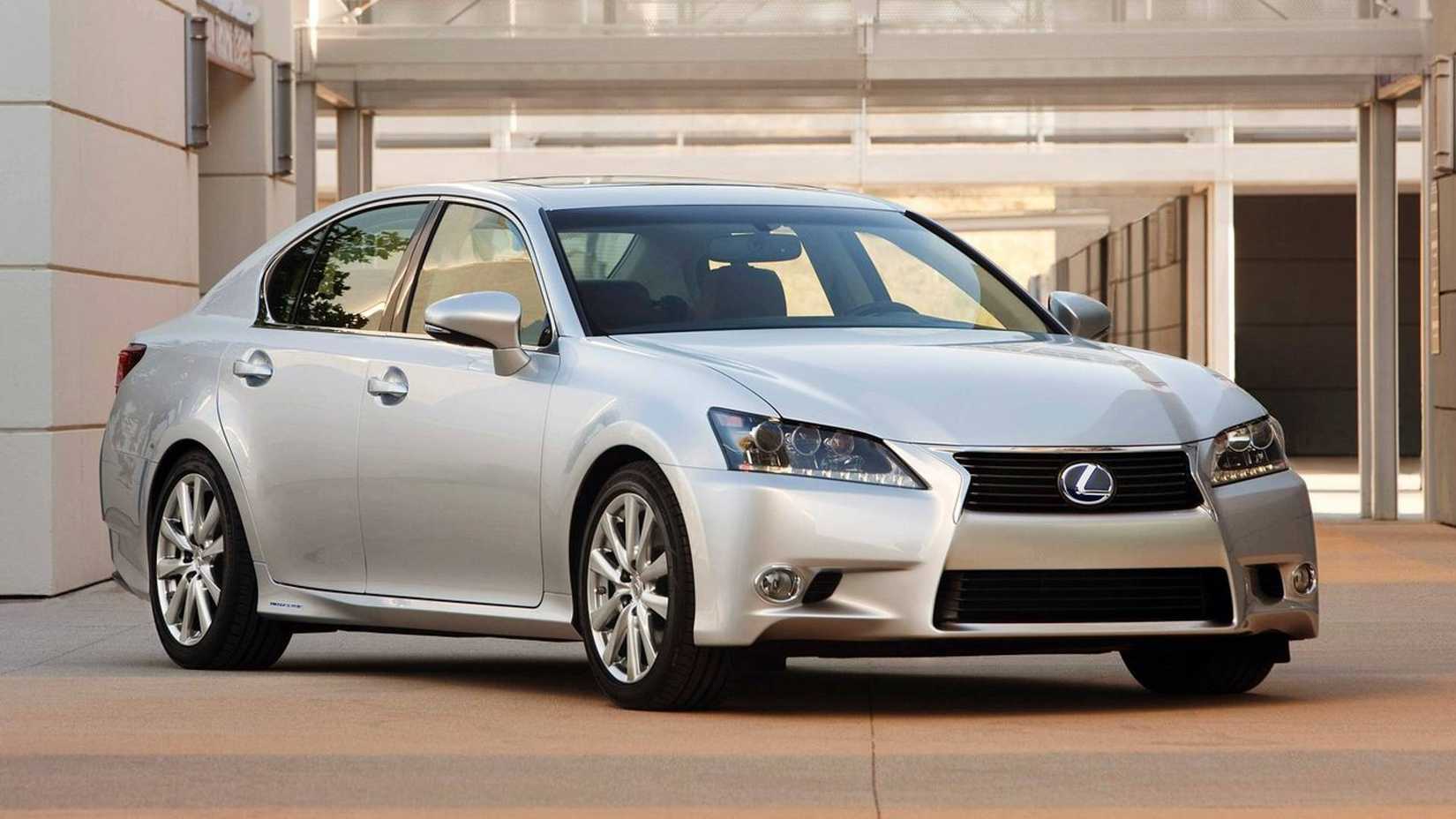 Front 3/4 view of the 2013 Lexus GS 450h