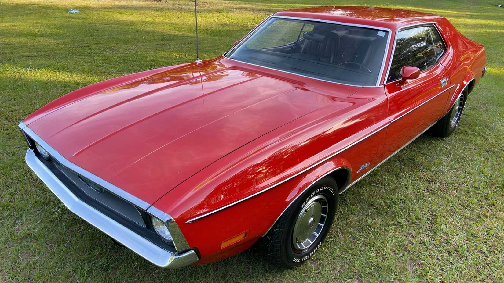 3/4 side view of 1971 Ford Mustang