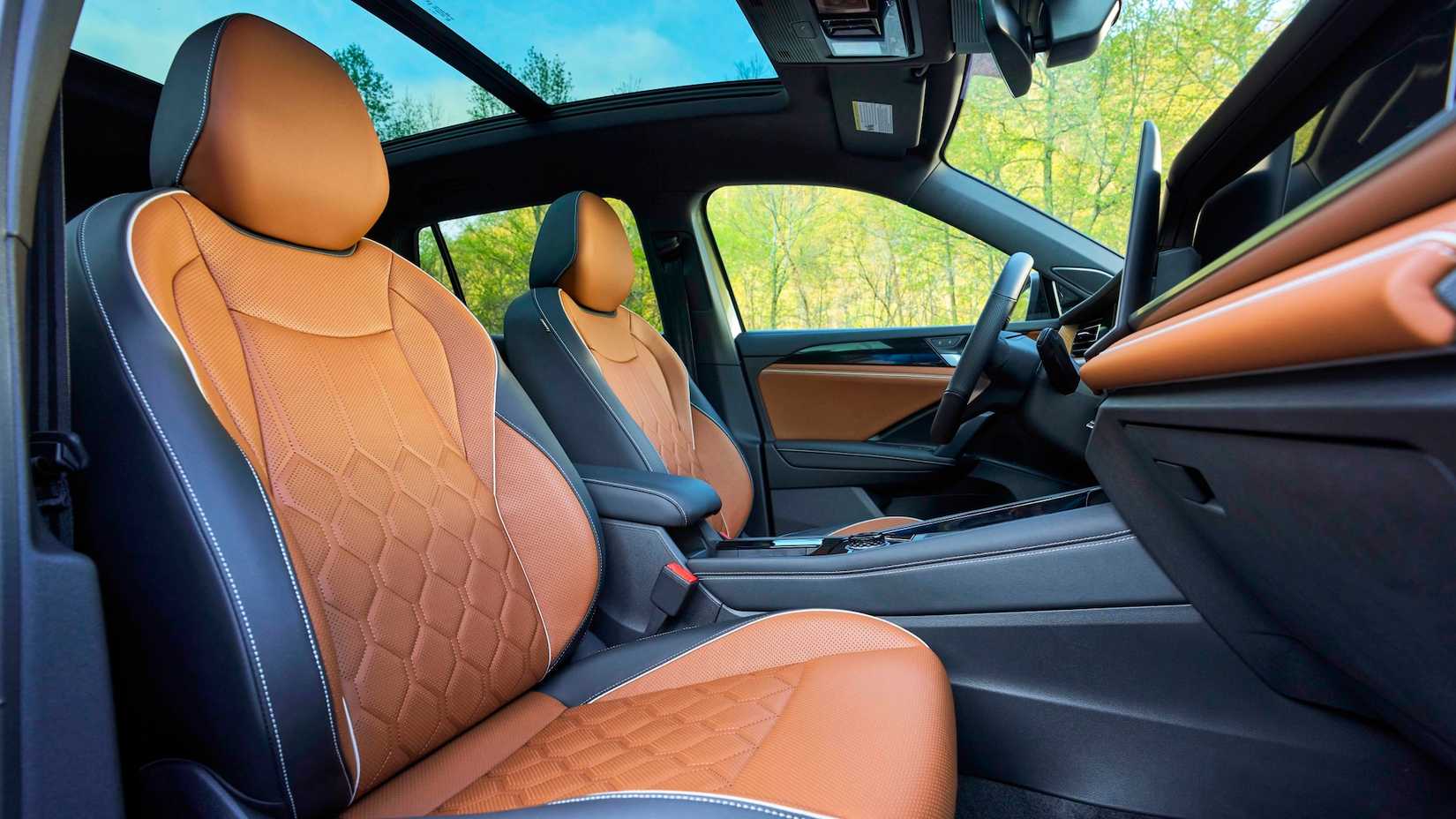 MY26-Tiguan-SEL_R-Line_Turbo-Avocado-Interior-Trahan_0098