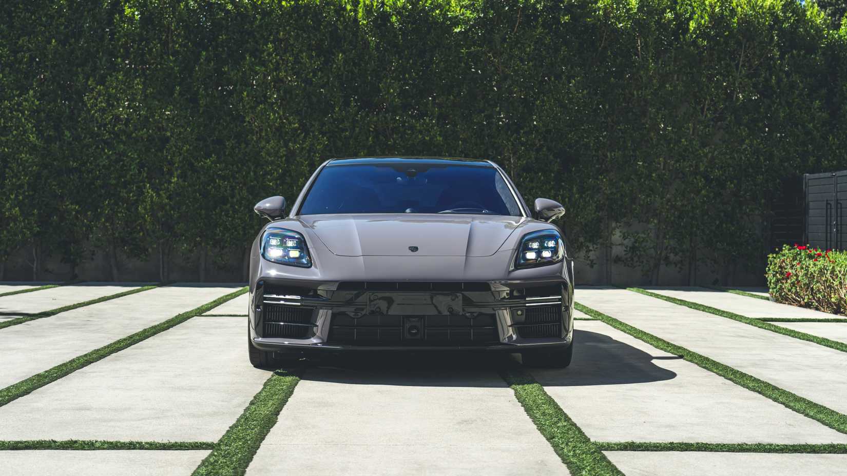 2025 Porsche Panamera Turbo S E-Hybrid Exterior Front Facsia