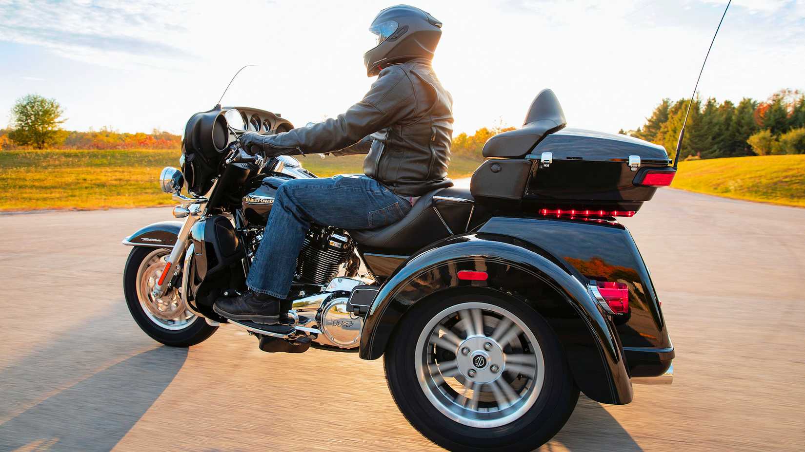 Piloto em uma Harley-Davidson TriGlide Ultra 2021