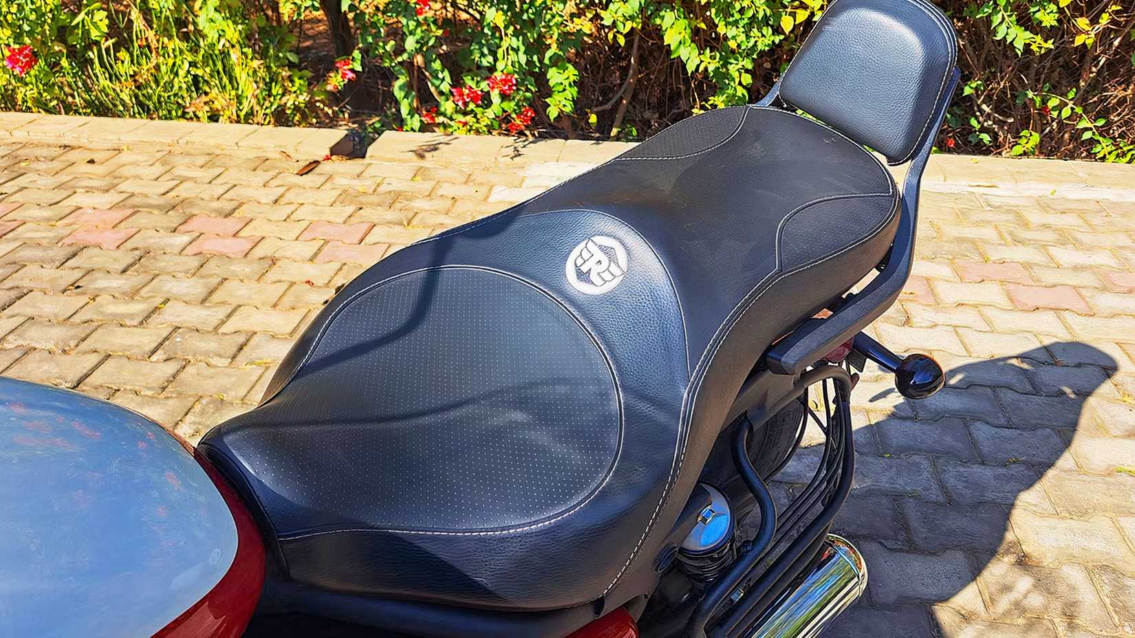 Assento de turismo Royal Enfield Super Meteor 650