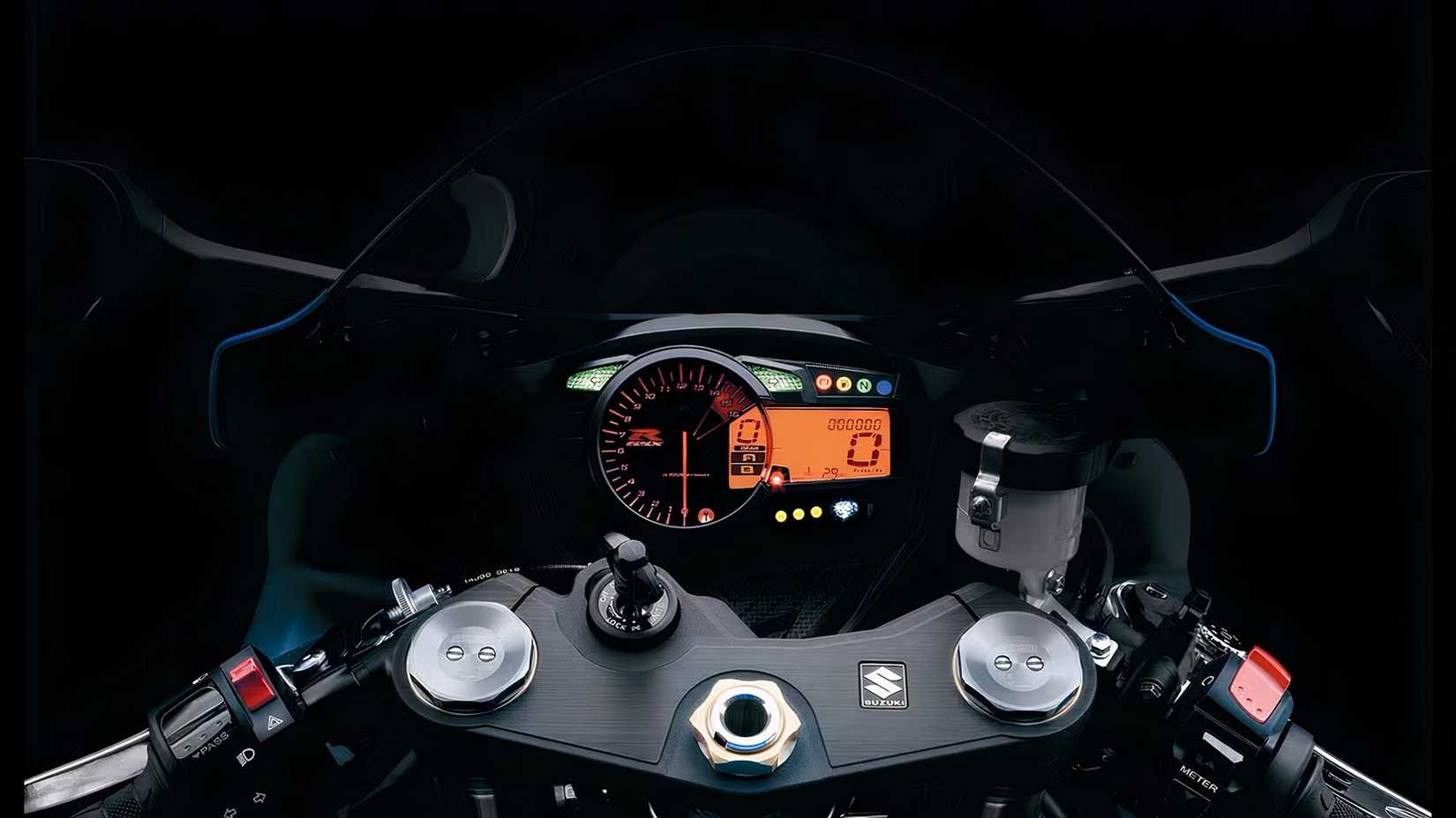 Foto de estúdio do cockpit Suzuki GSX-R750