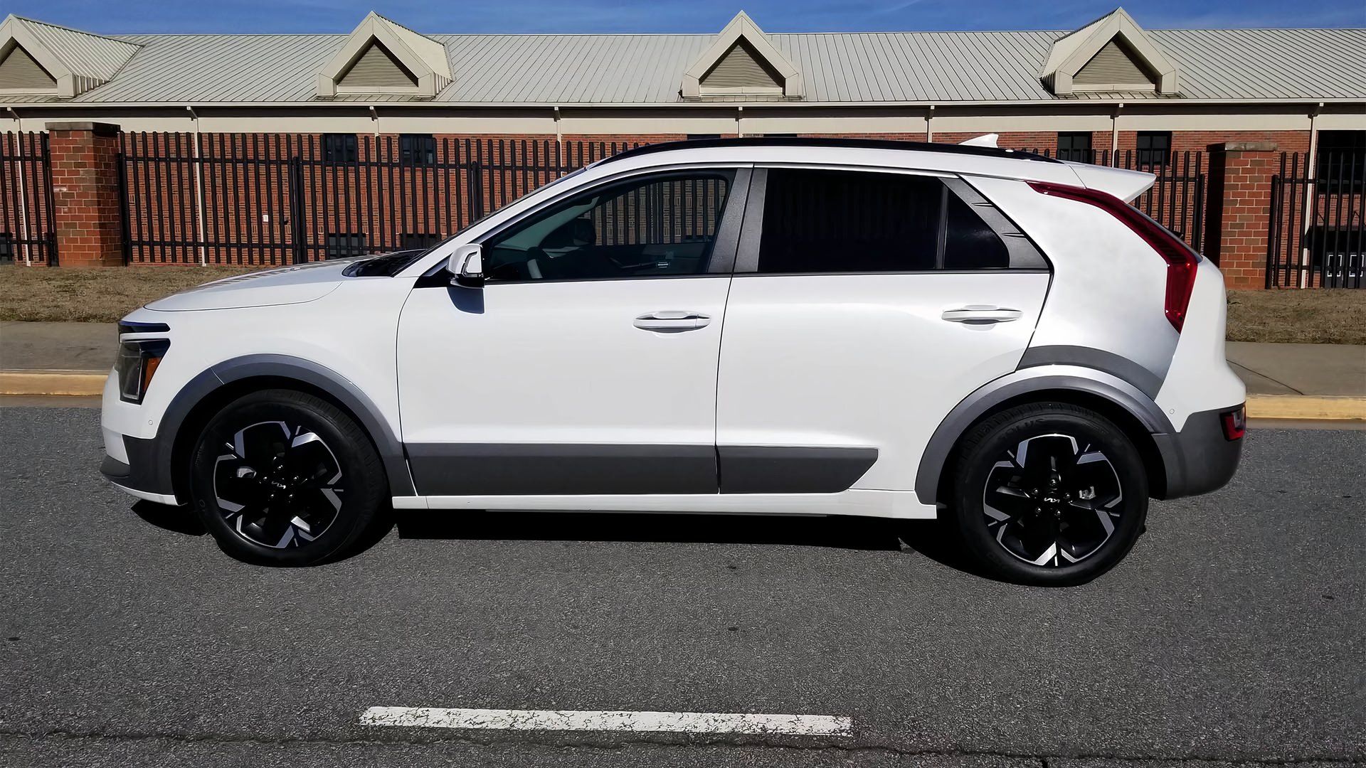 white 2023 Kia Niro EV