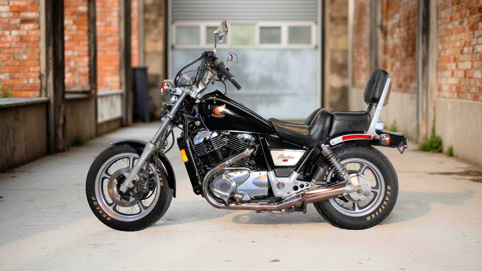 Foto de perfil estático do Honda VT1100 Shadow 1986
