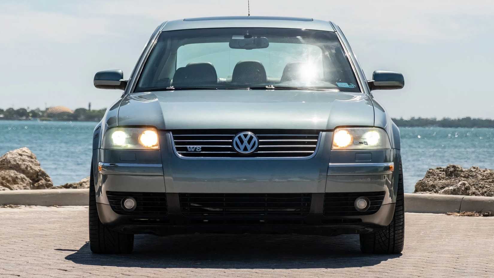 2003 Volkswagen Passat W8 Sedan front exterior shot