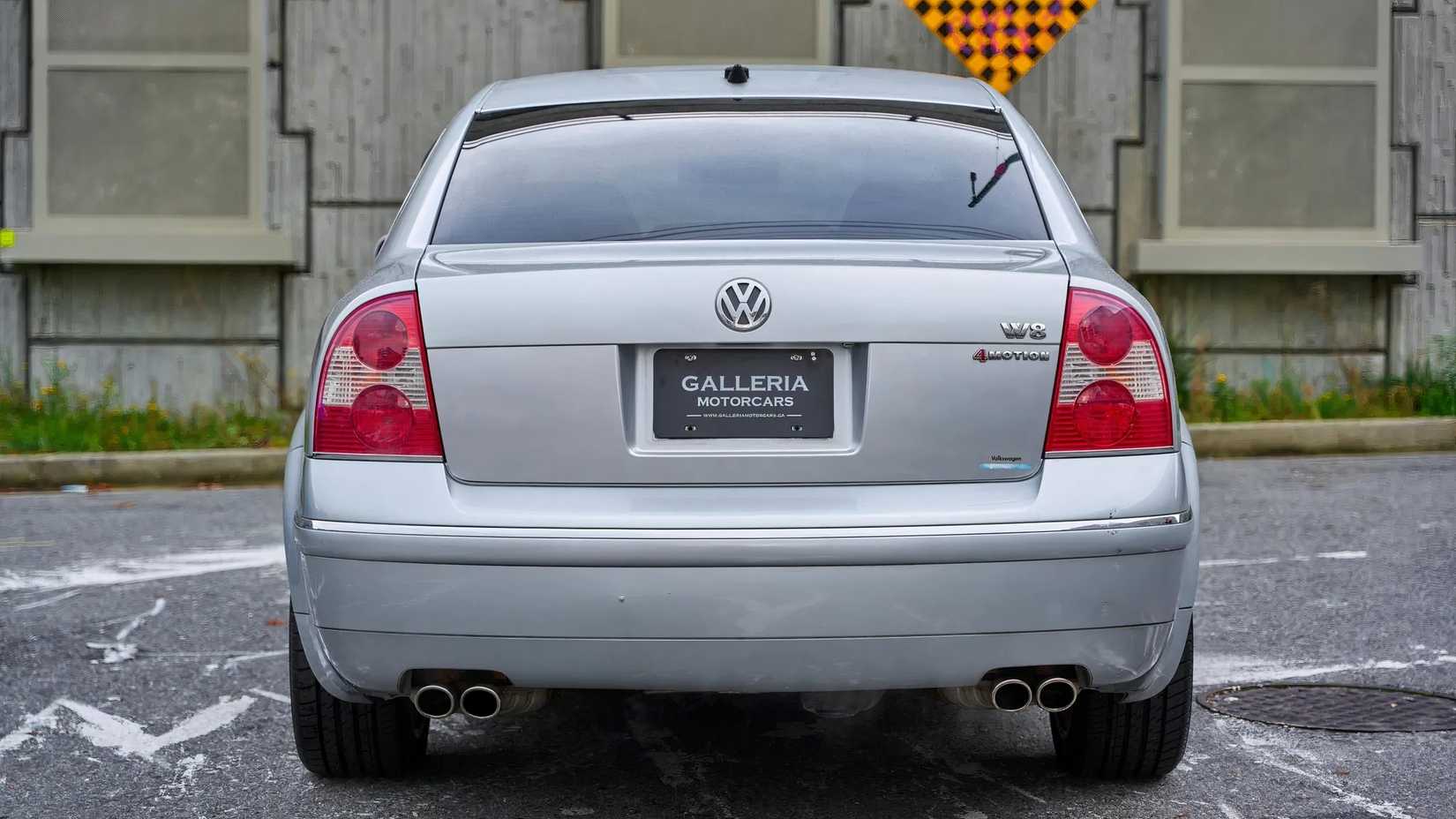 2004 volkswagen passat W8 rear shot