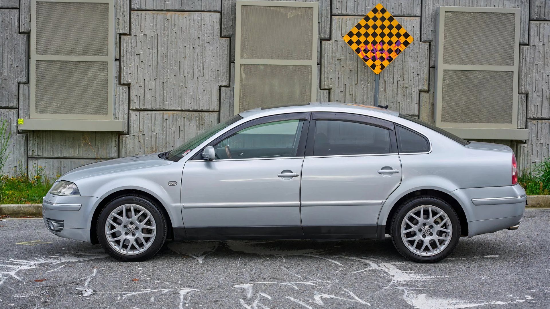 2004 volkswagen passat W8 side left exterior shot