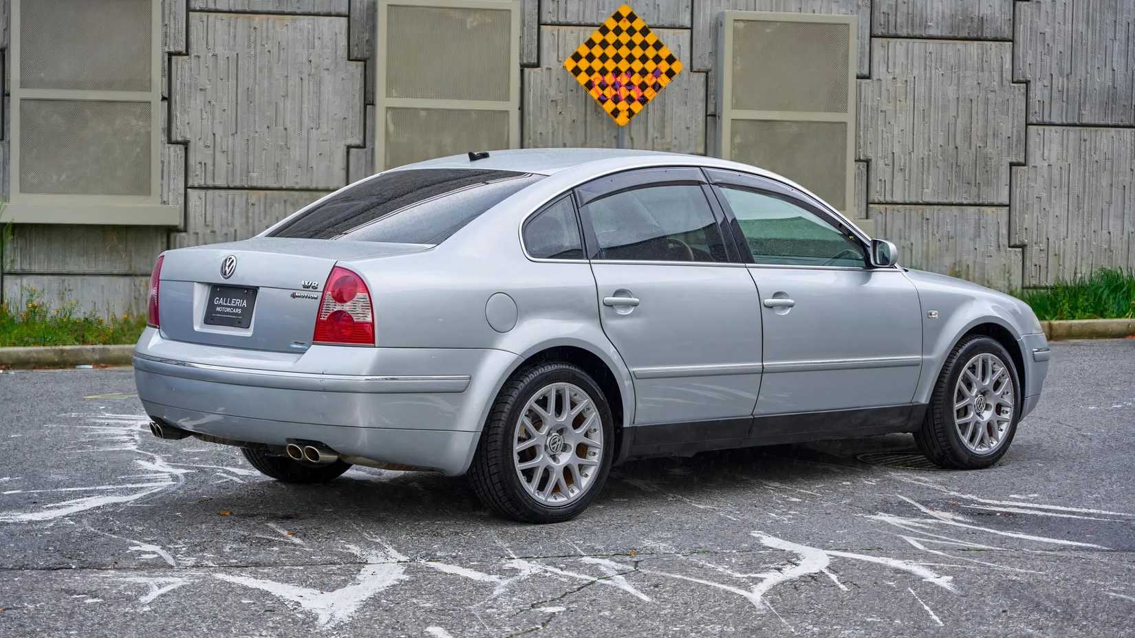 2004 volkswagen passat W8 rear 3/4 exterior shot