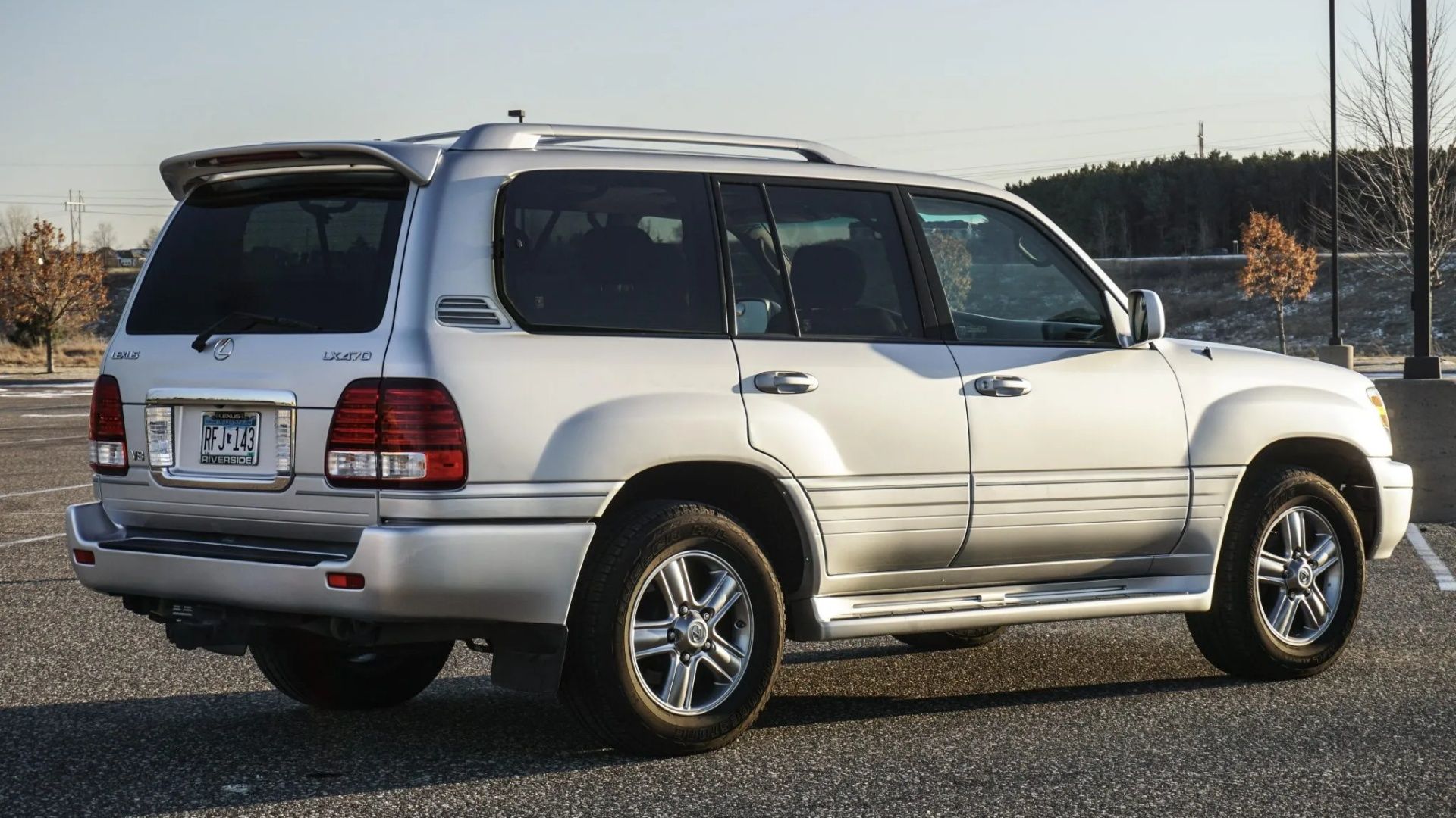 8 Legendary Vehicles That Routinely Pass 300,000 Miles