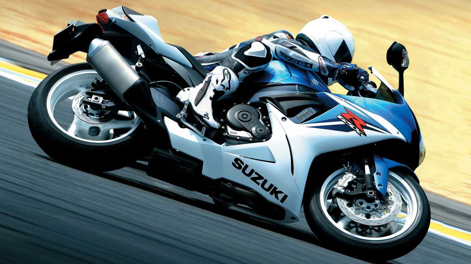 2011 Suzuki GSX-R600 Cornering
