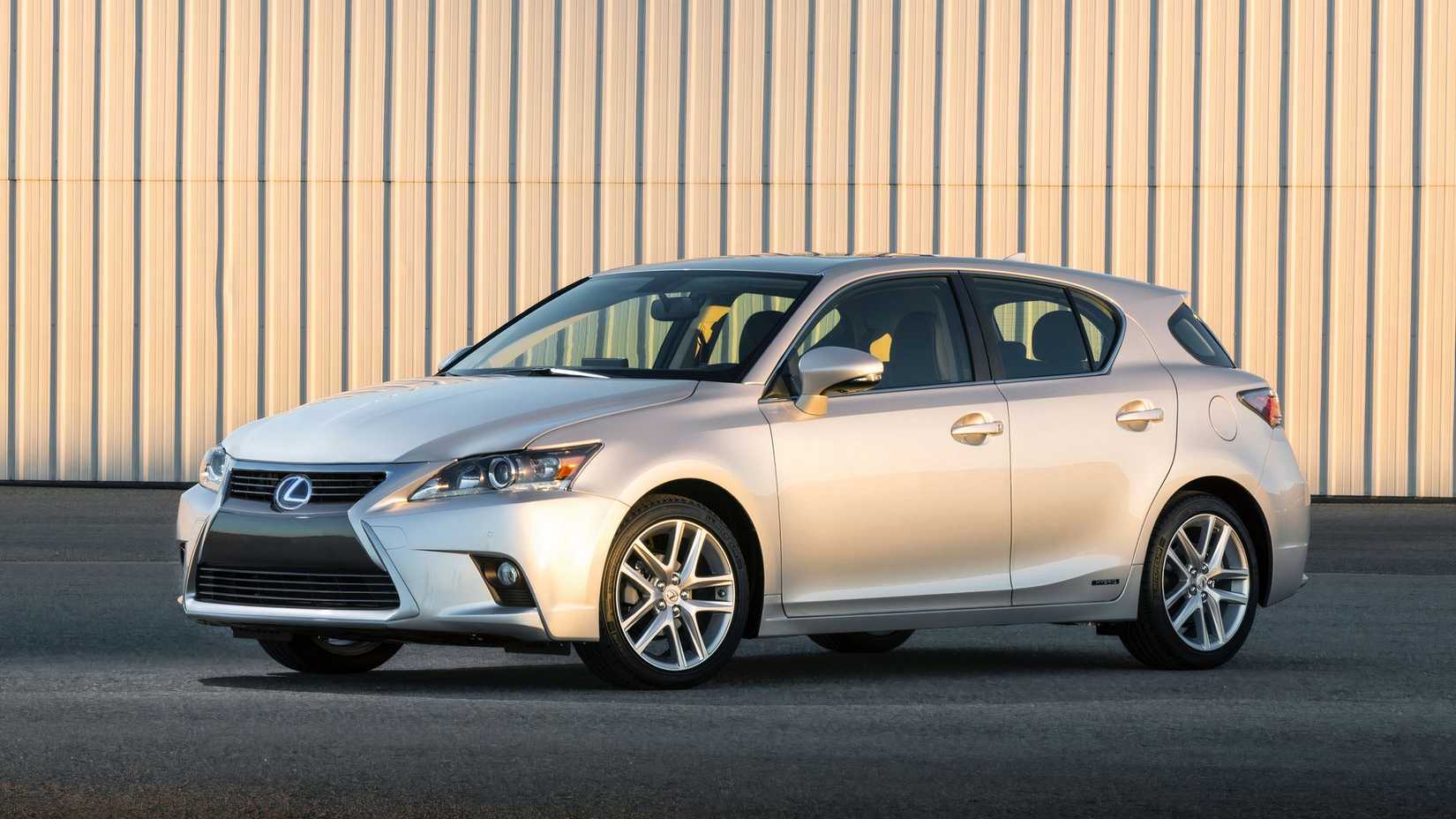 2014_Lexus_CT_200h_018