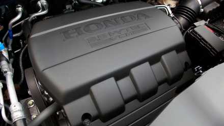 Close-up shot of the 2015 Honda Pilot engine