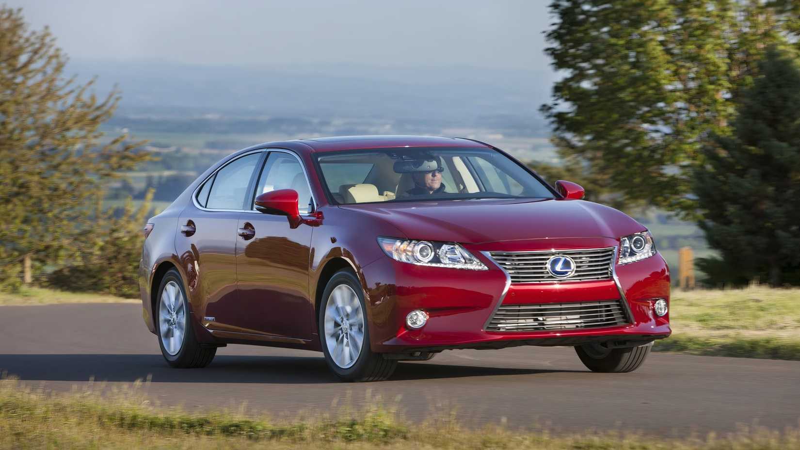 2015 Lexus ES Hybrid front shot driving down the road