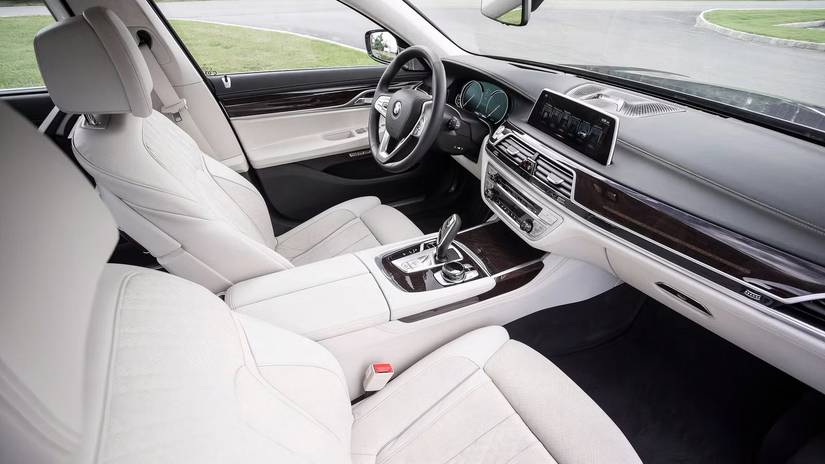 2016 BMW 7 Series Dashboard