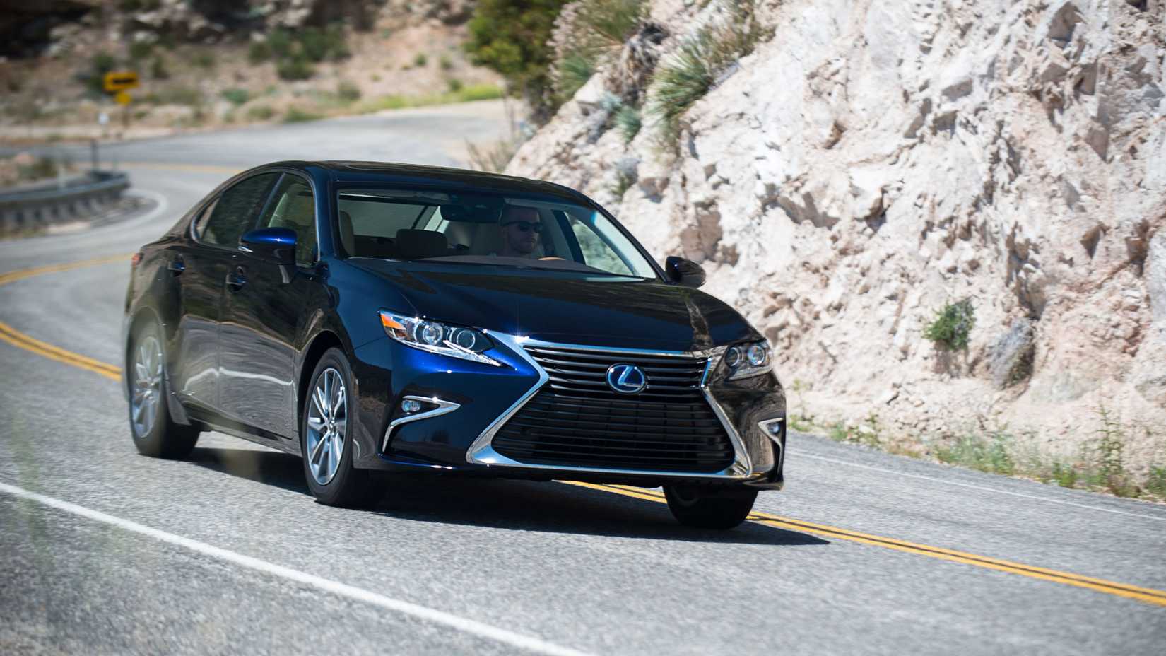 2016 Lexus ES 300h Driving Front Three-Quarter