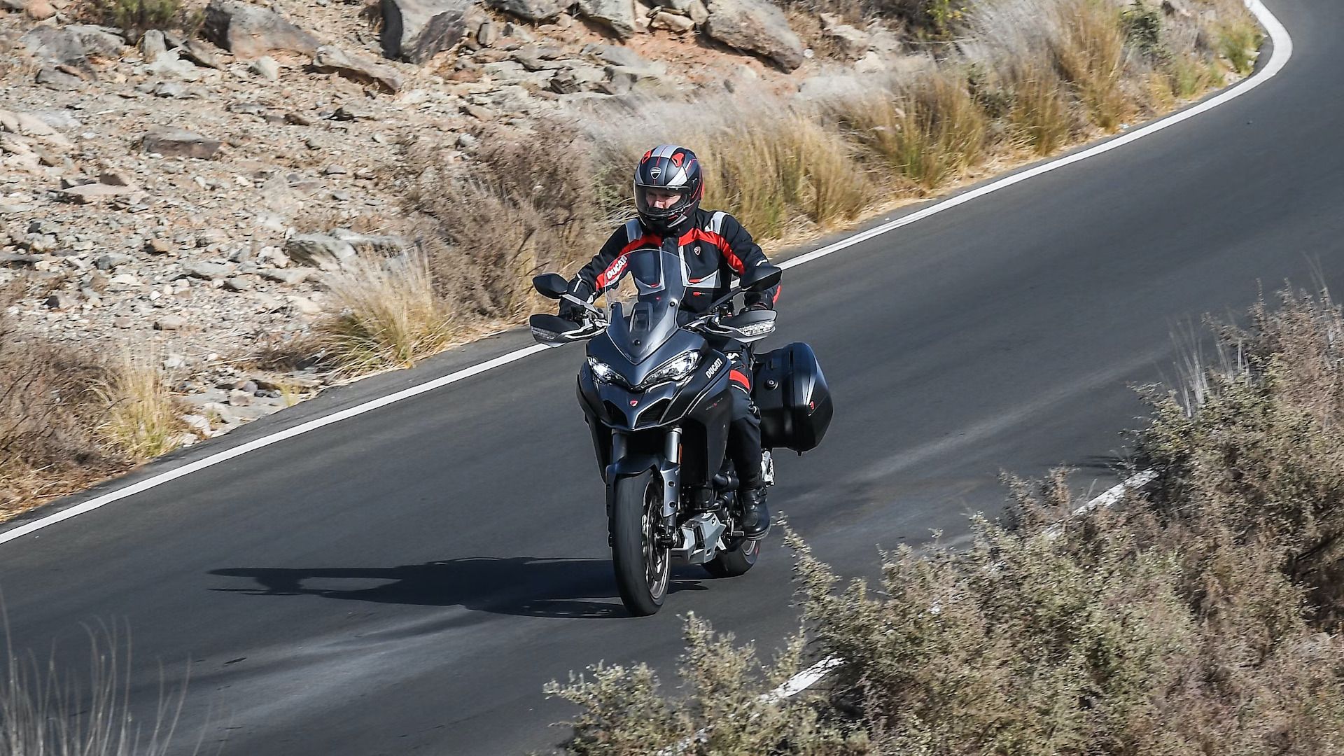 Multistrada 1260 S action