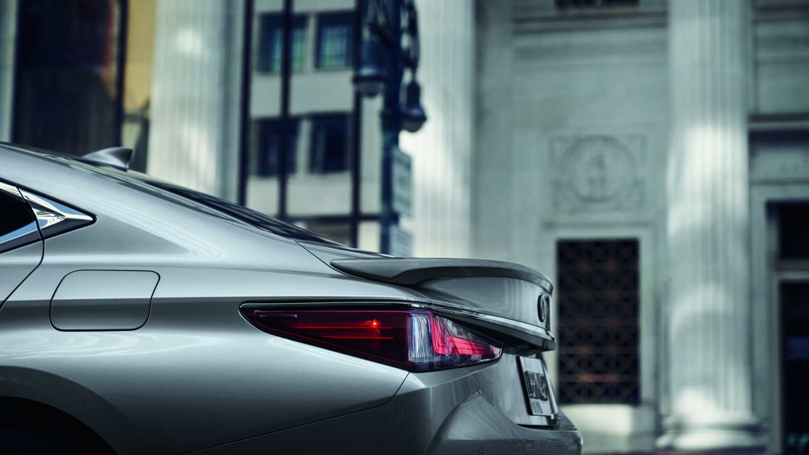 2023 Lexus ES 300h 3
