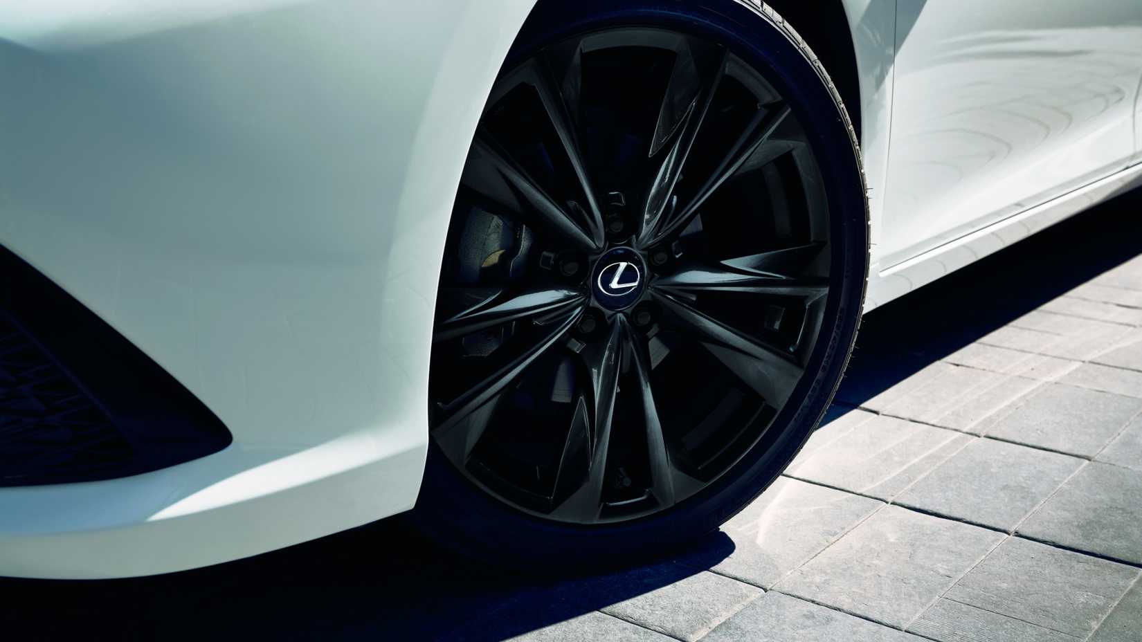 Close da roda Lexus ES 300h 2023