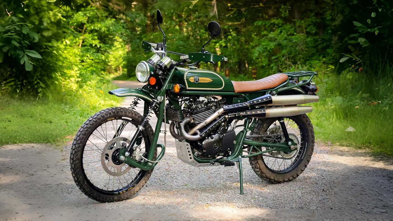 2025 Janus Gryffin 450 static front quarter shot