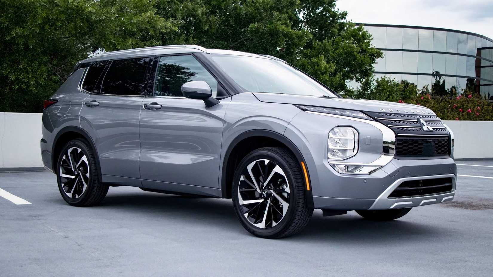 2024 Mitsubishi Outlander 2