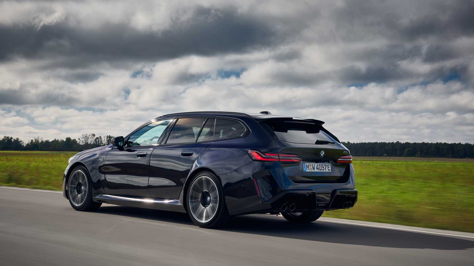 2025 BMW M5 Touring-10