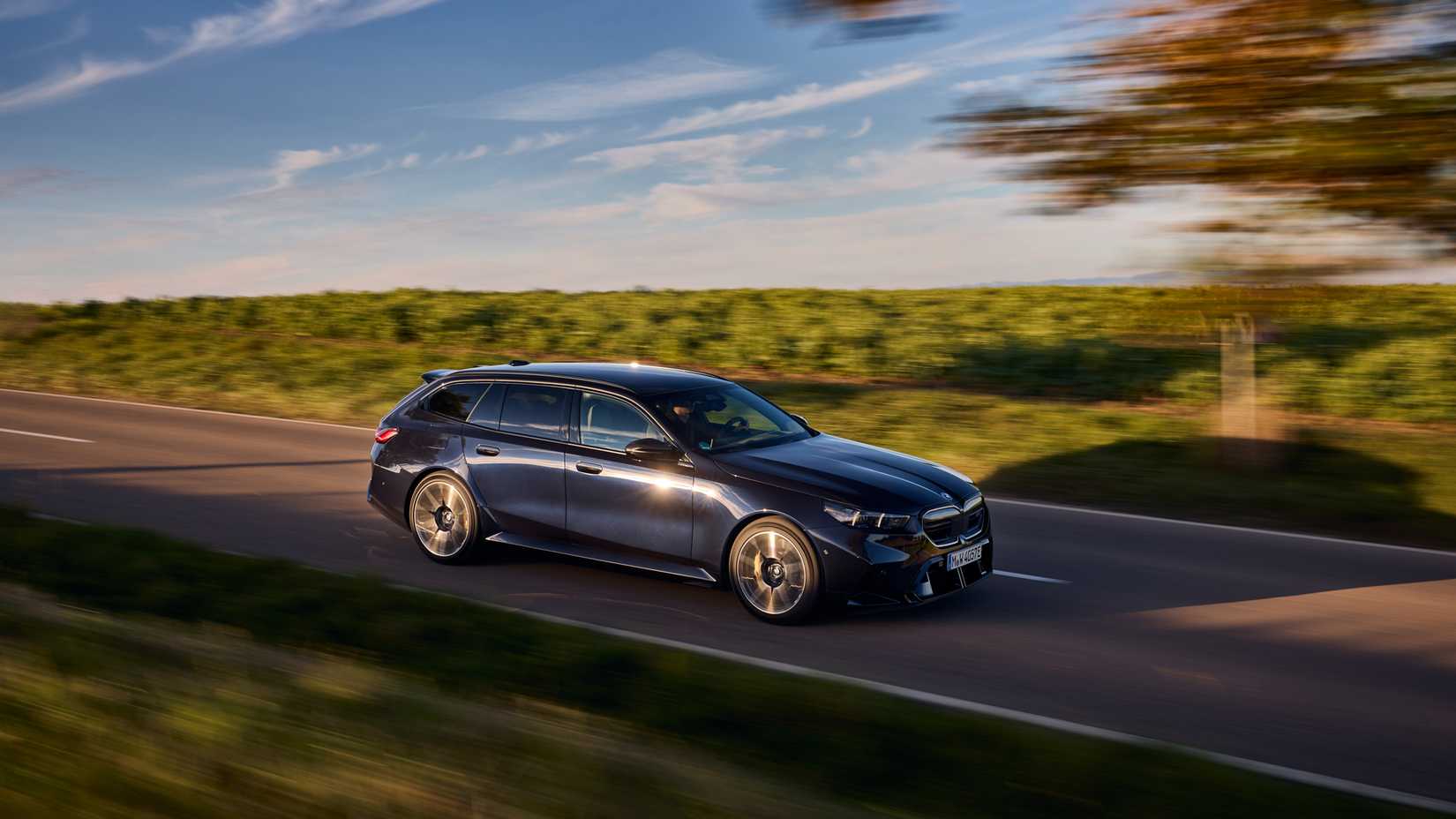 2025 BMW M5 Touring-13