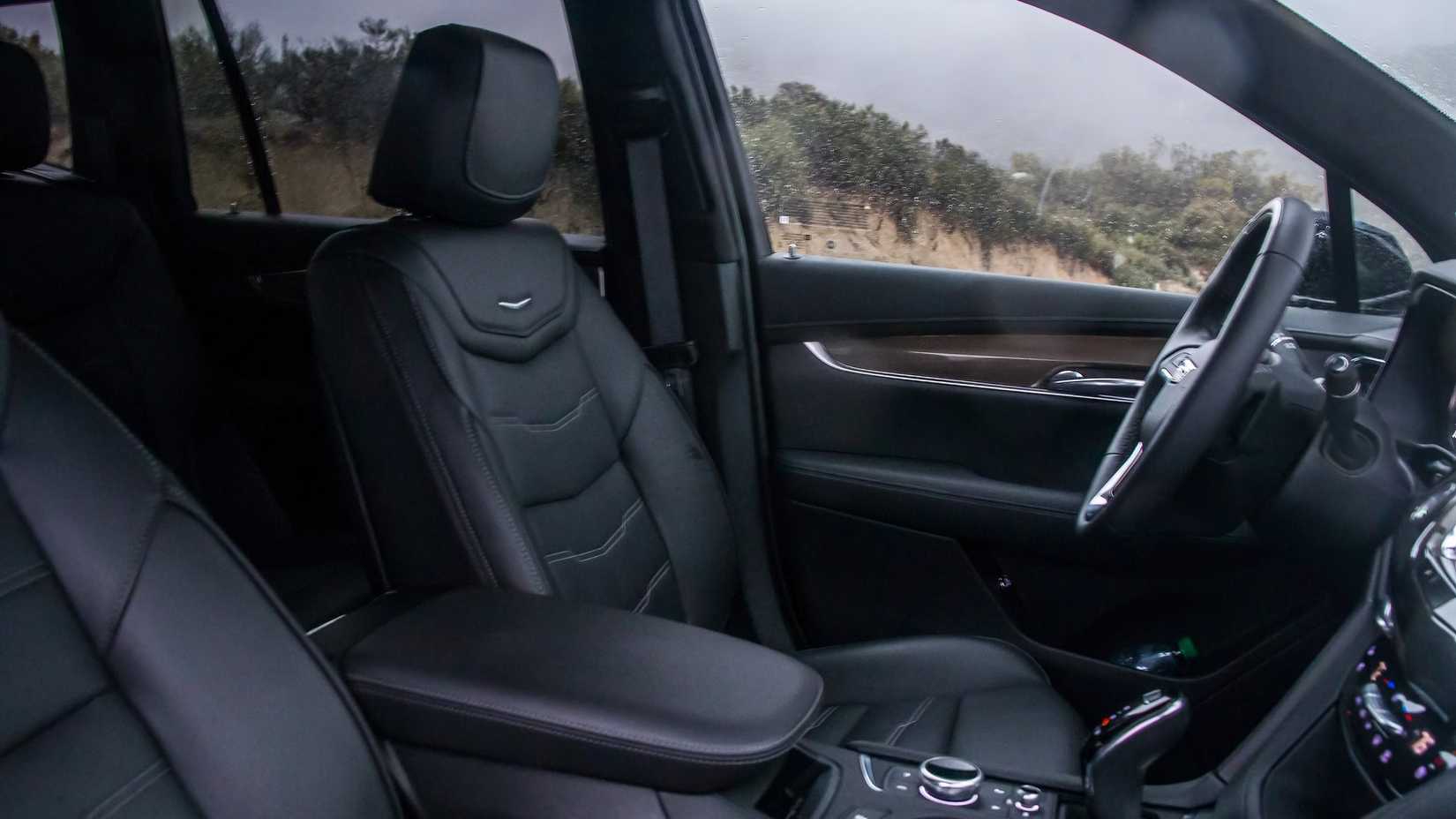 Bancos dianteiros Cadillac XT6 2025