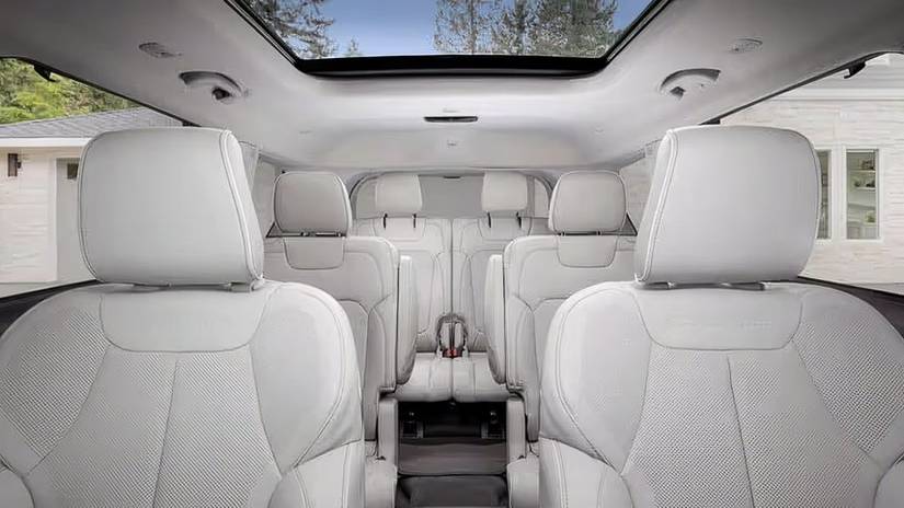 2025 Jeep Grand Cherokee L Seats