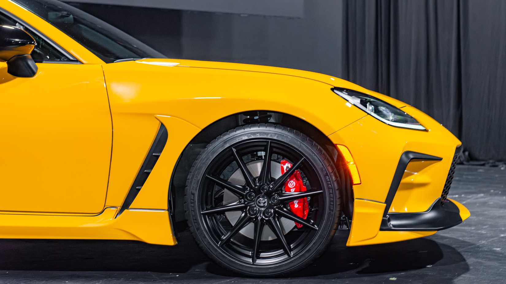 2025 Toyota GR86 Yuzu Edition-06