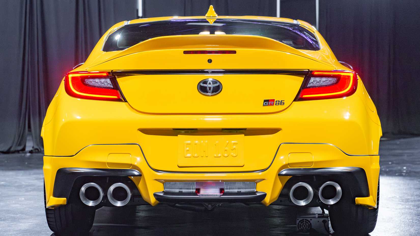 2025 Toyota GR86 Yuzu Edição-09