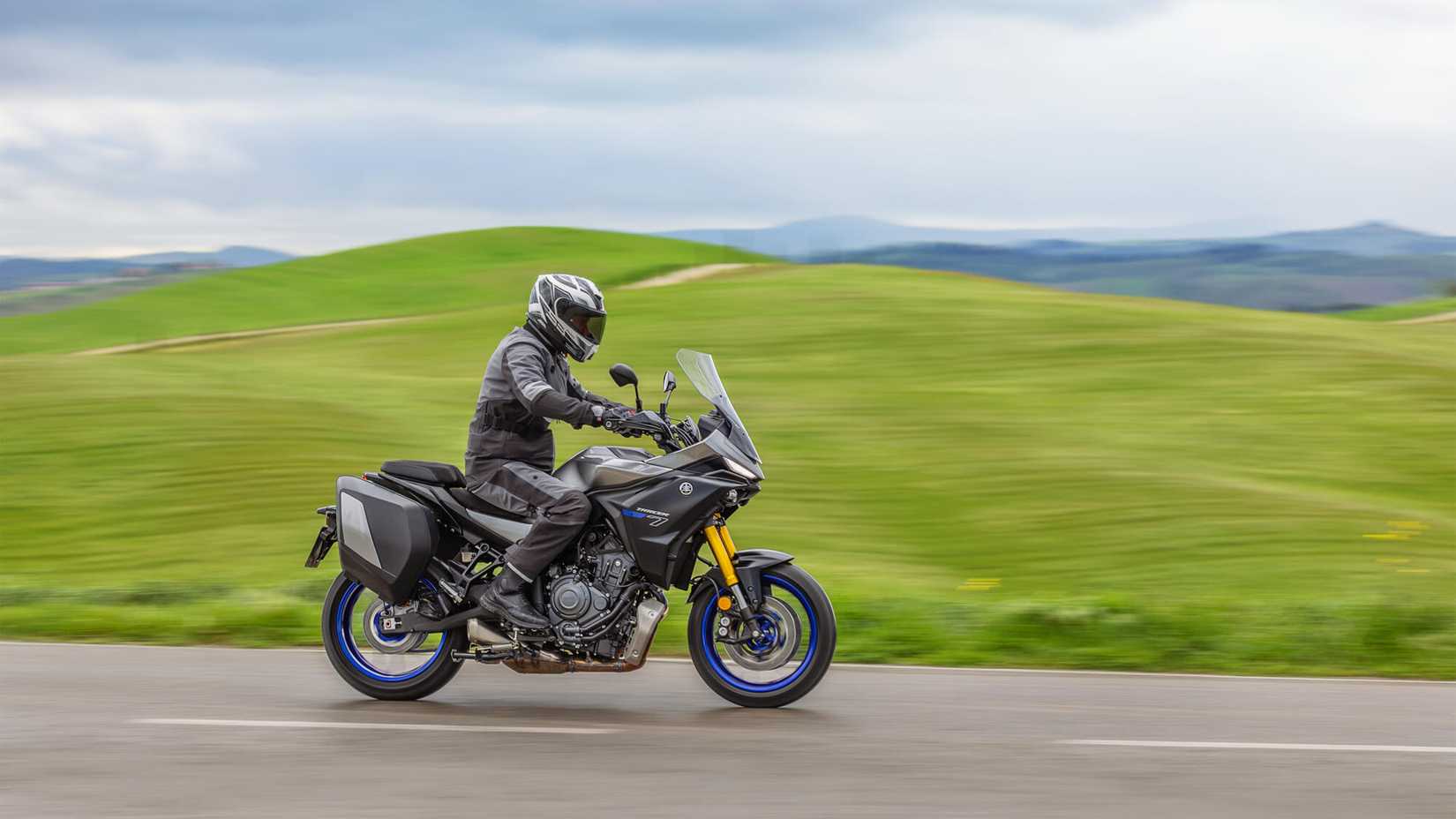 2025 Yamaha Tracer 7 GT Panning Side
