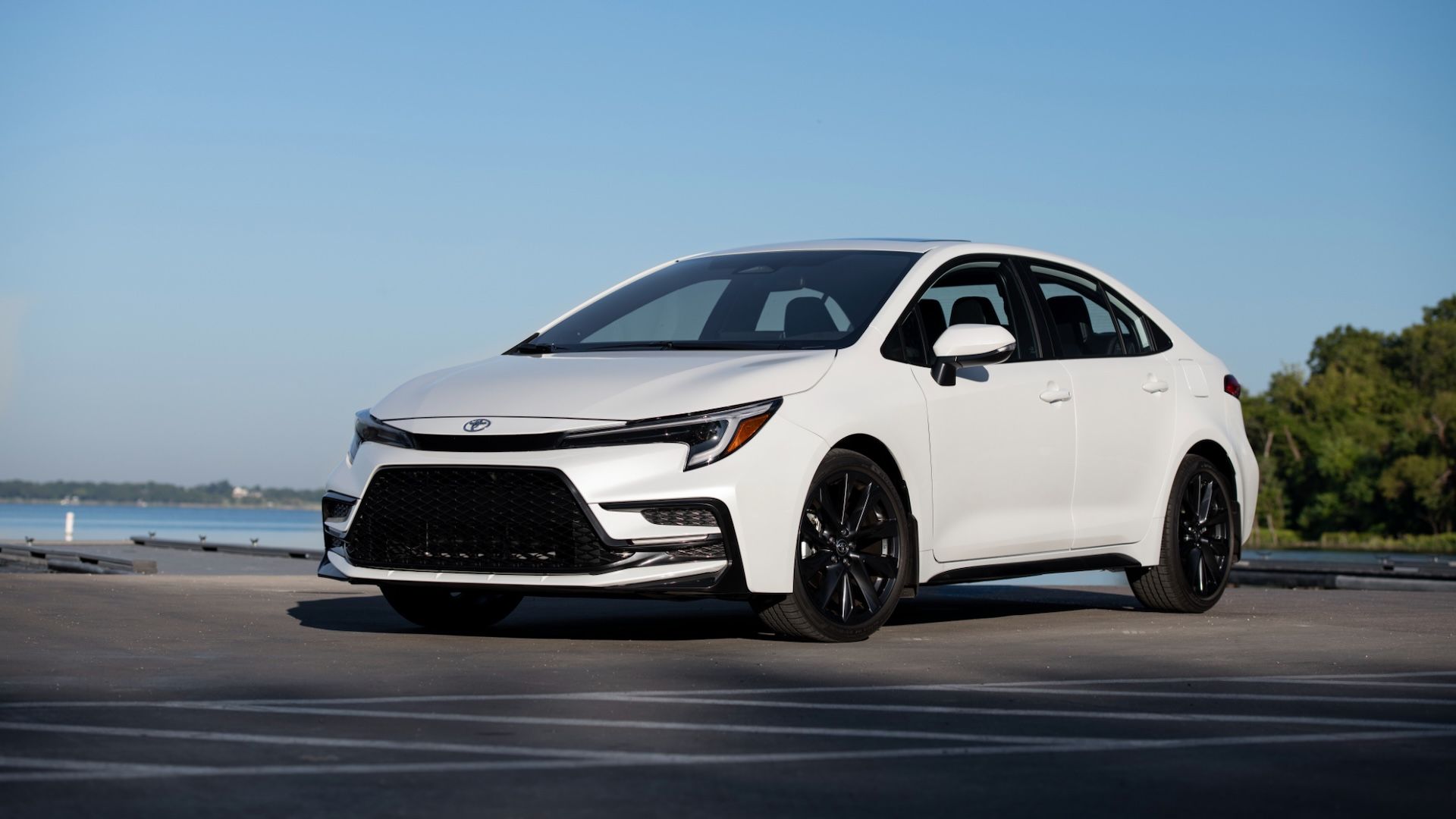 2025_Corolla_XSE_WindChillPearl_053 (1)