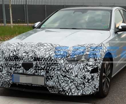 2026 Mercedes Classe C Refresh Spy Shot Ângulo Frontal