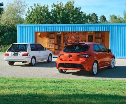 2026 Toyota Corolla FX Hatchback traseiro com original