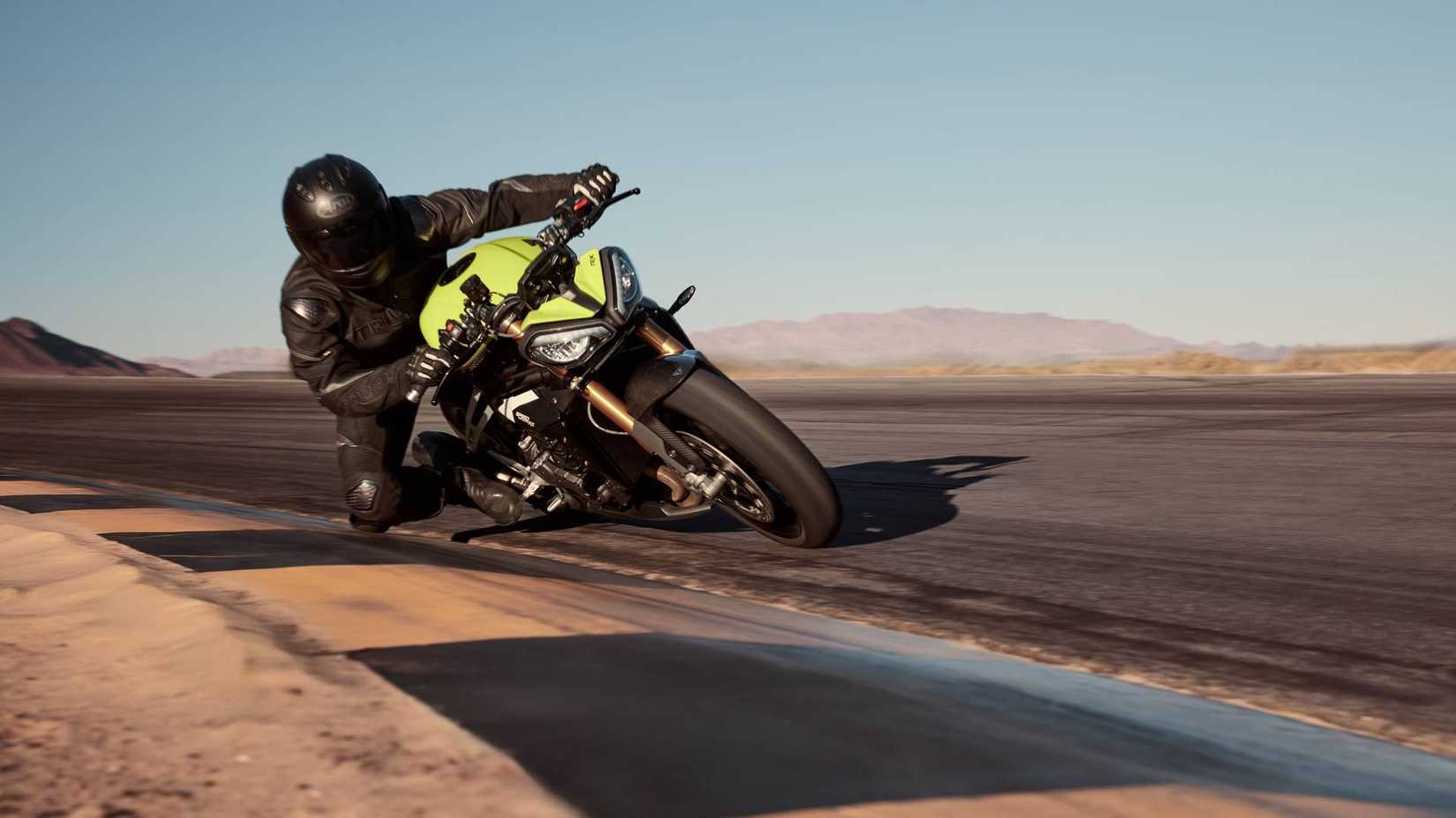 2026 Triumph Speed Triple 1200 RX Cornering 3